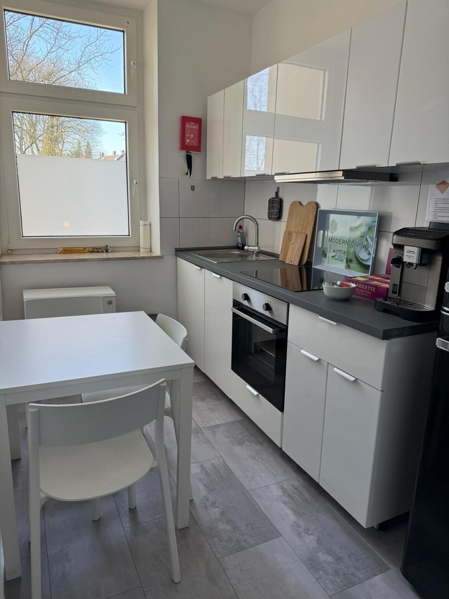 Freshly Renovated Kitchen Wifi Near Duesseldorf Airport Appartement Essen